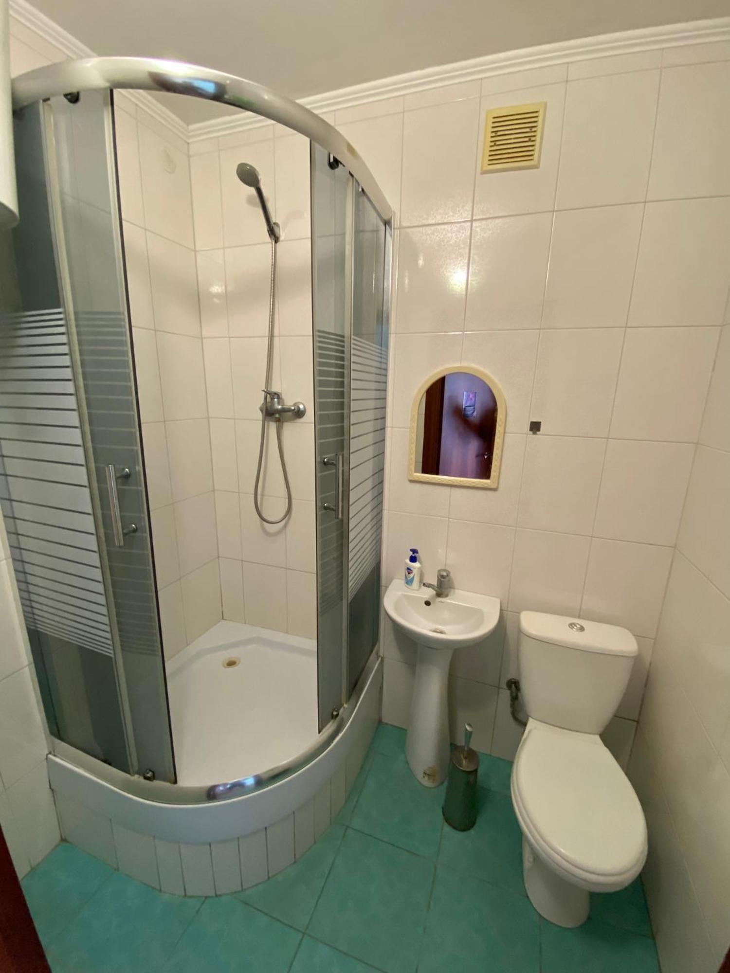 Удеч Hotel Zhidachov Bagian luar foto