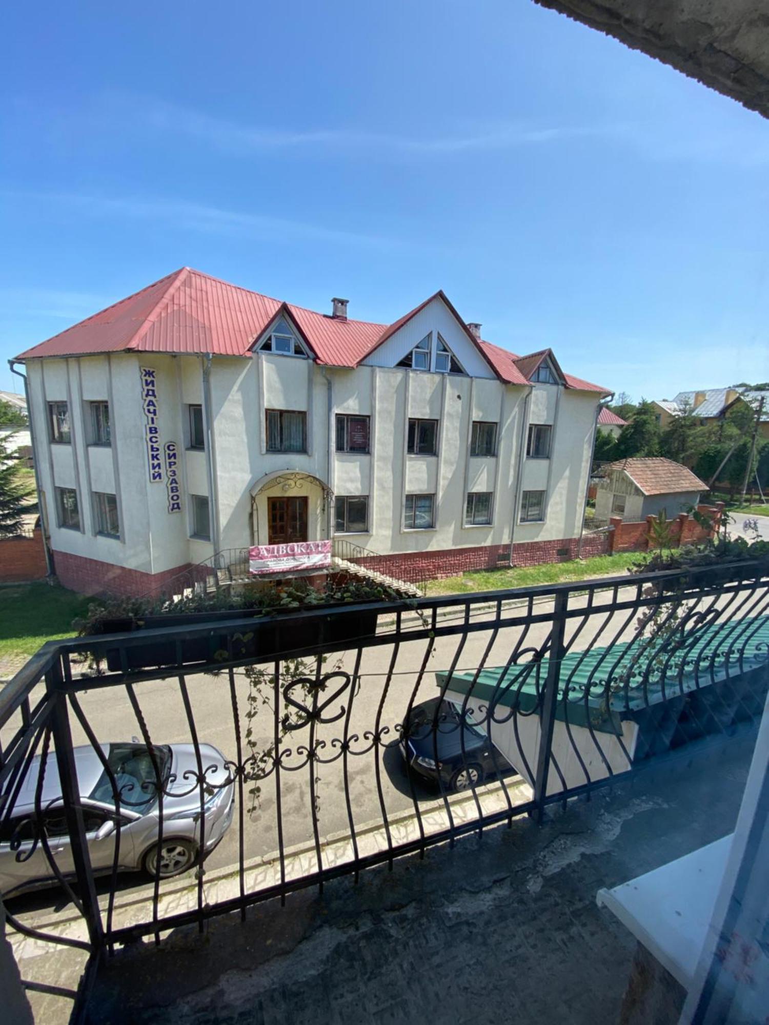 Удеч Hotel Zhidachov Bagian luar foto