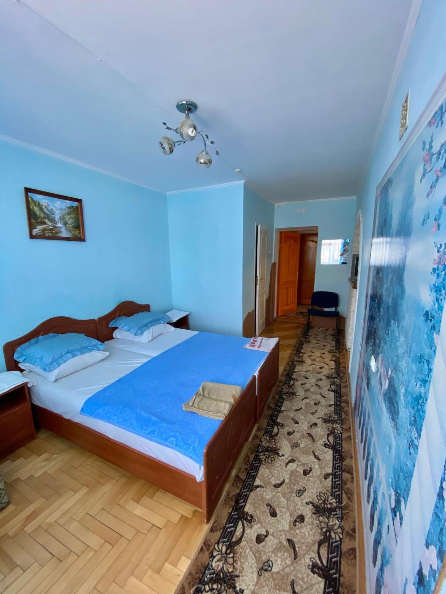Удеч Hotel Zhidachov Bagian luar foto