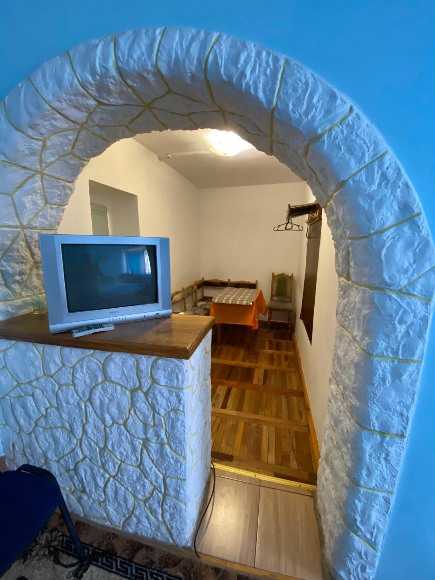 Удеч Hotel Zhidachov Bagian luar foto
