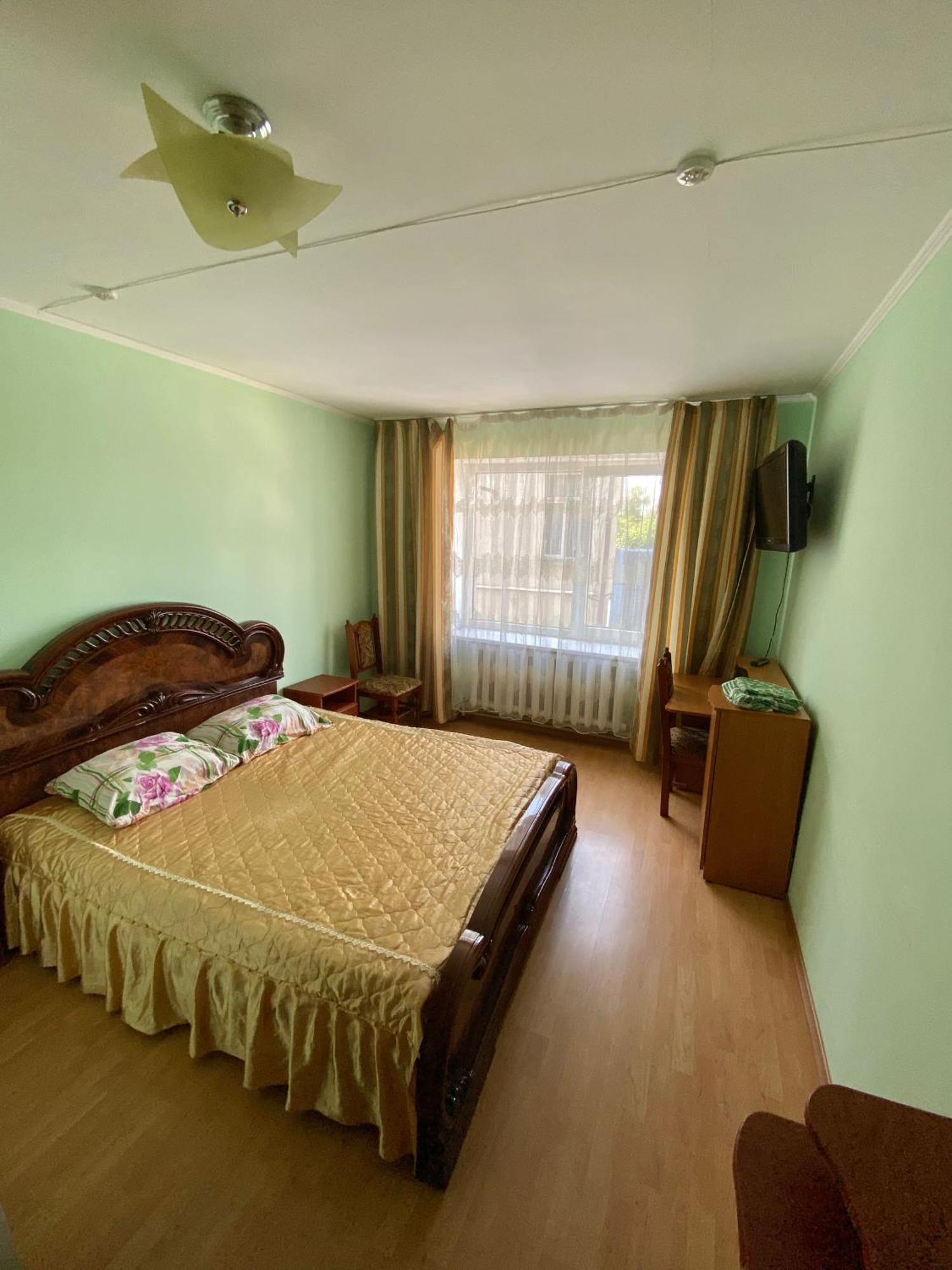 Удеч Hotel Zhidachov Bagian luar foto