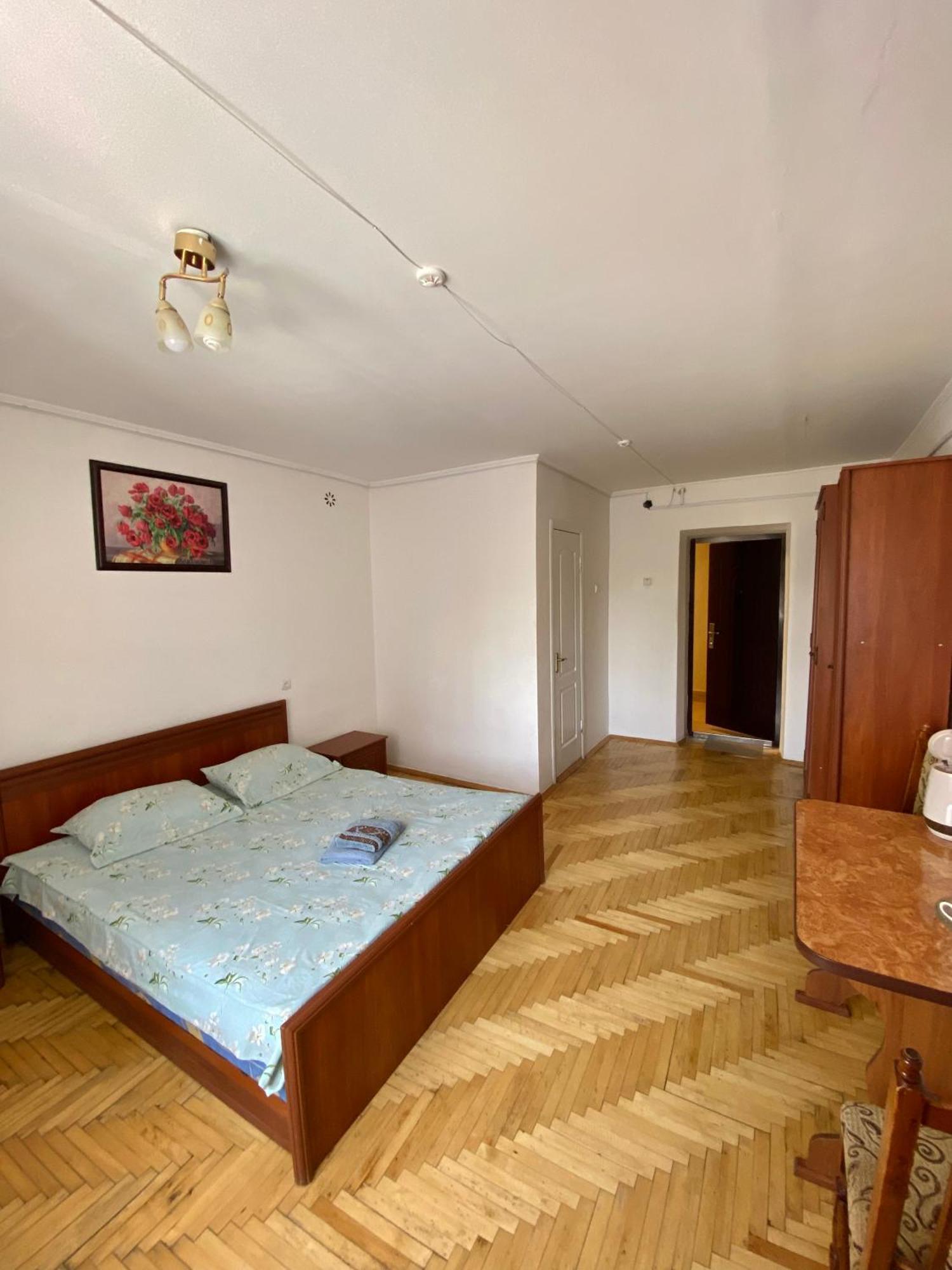 Удеч Hotel Zhidachov Bagian luar foto