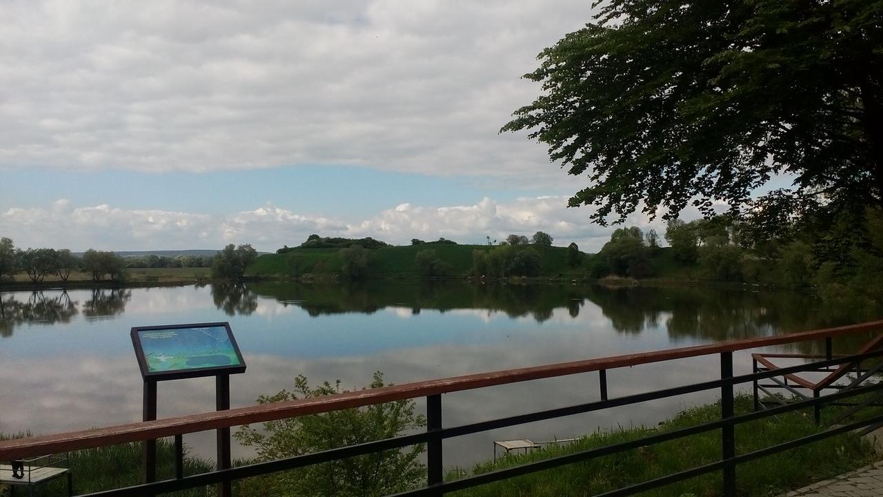Удеч Hotel Zhidachov Bagian luar foto