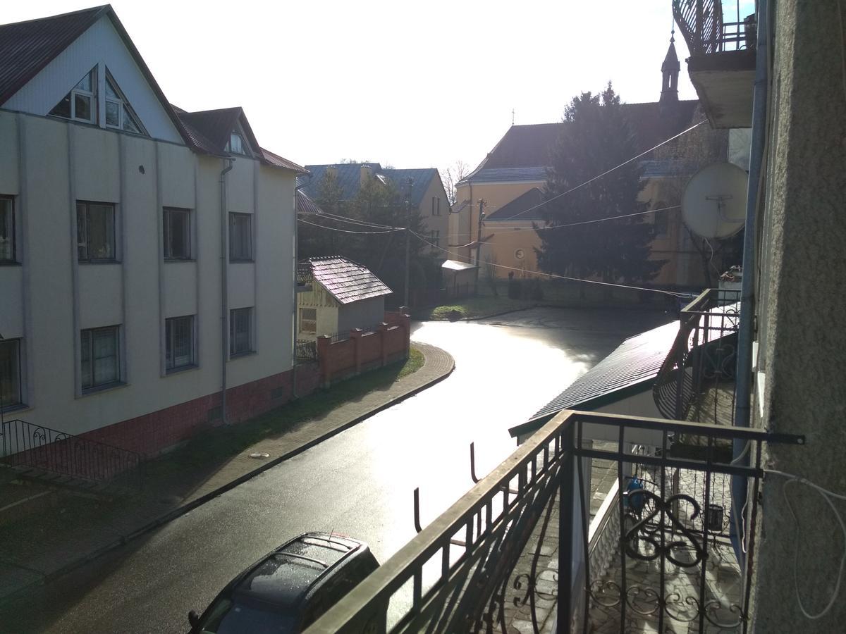 Удеч Hotel Zhidachov Bagian luar foto