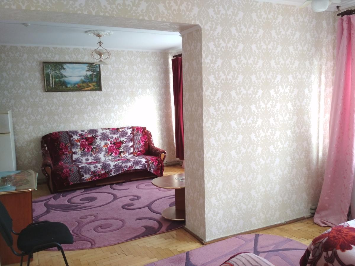 Удеч Hotel Zhidachov Bagian luar foto